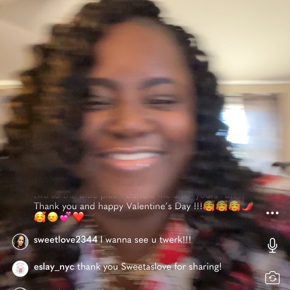 LIVE FLYER! WELCOME TO MY CLOSET! - Picture 12 of 13